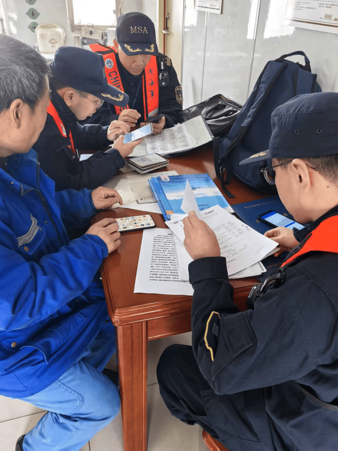 进入危险密闭空间既要“内行”也要“外行”！